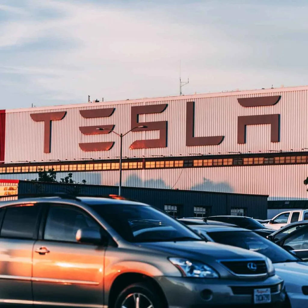 Tesla´s organizational culture and its characteristics.